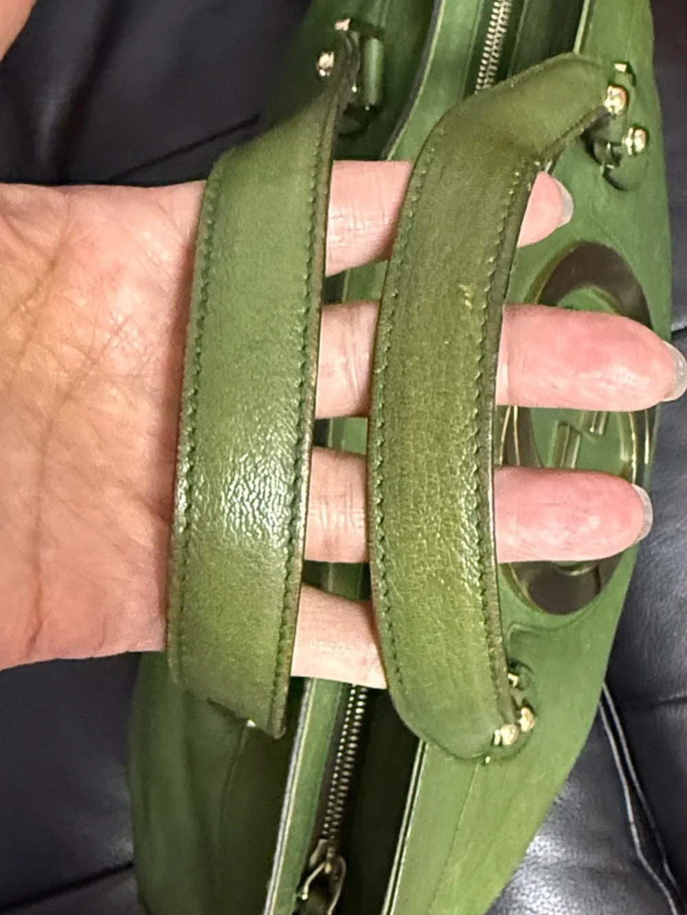 Gucci Kelly Green Leather Shoulder Bag with Gold Logo - Picture 7 of 16